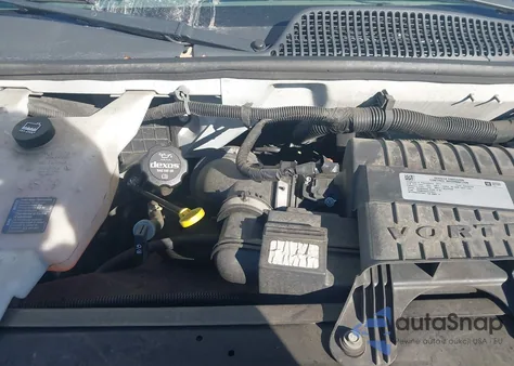 2017 Chevrolet Express 2500 Work Van z USA, uszkodzony, nr VIN 1GCWGAFFXH1121132